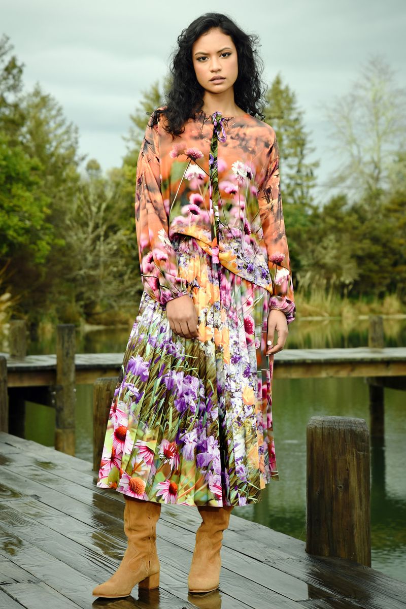 BIG MOOD TOP
								, 			FALL AT MY PLEAT SKIRT