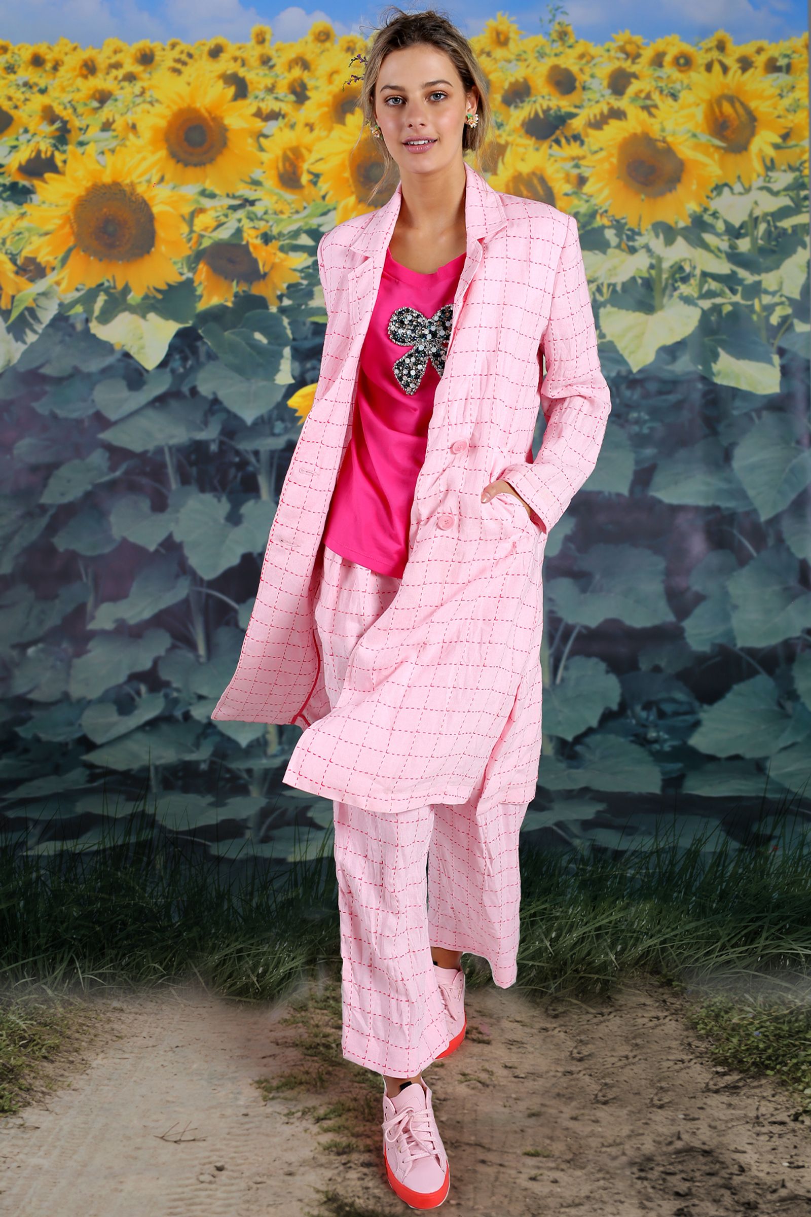 LOVE + DUSTER COAT
								, 			KISS KISS TOP
								, 			PULL UP PARTY PANT