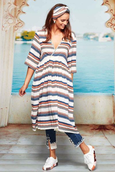 									VEE LOVE YOU DRESS
								, 			PIN UP PEARL JEANS
								, 			THAT'S A WRAP SCARF
			