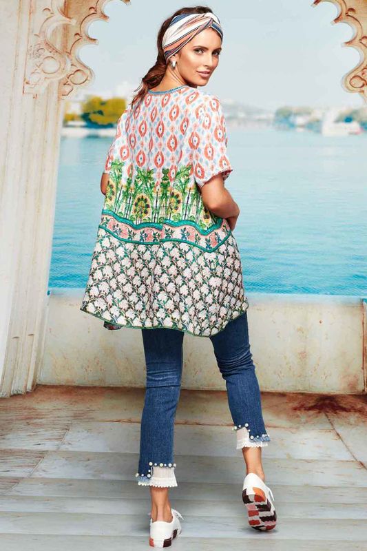 									EASY DOES IT TOP
								, 			PIN UP PEARL JEANS
								, 			THAT'S A WRAP SCARF
			