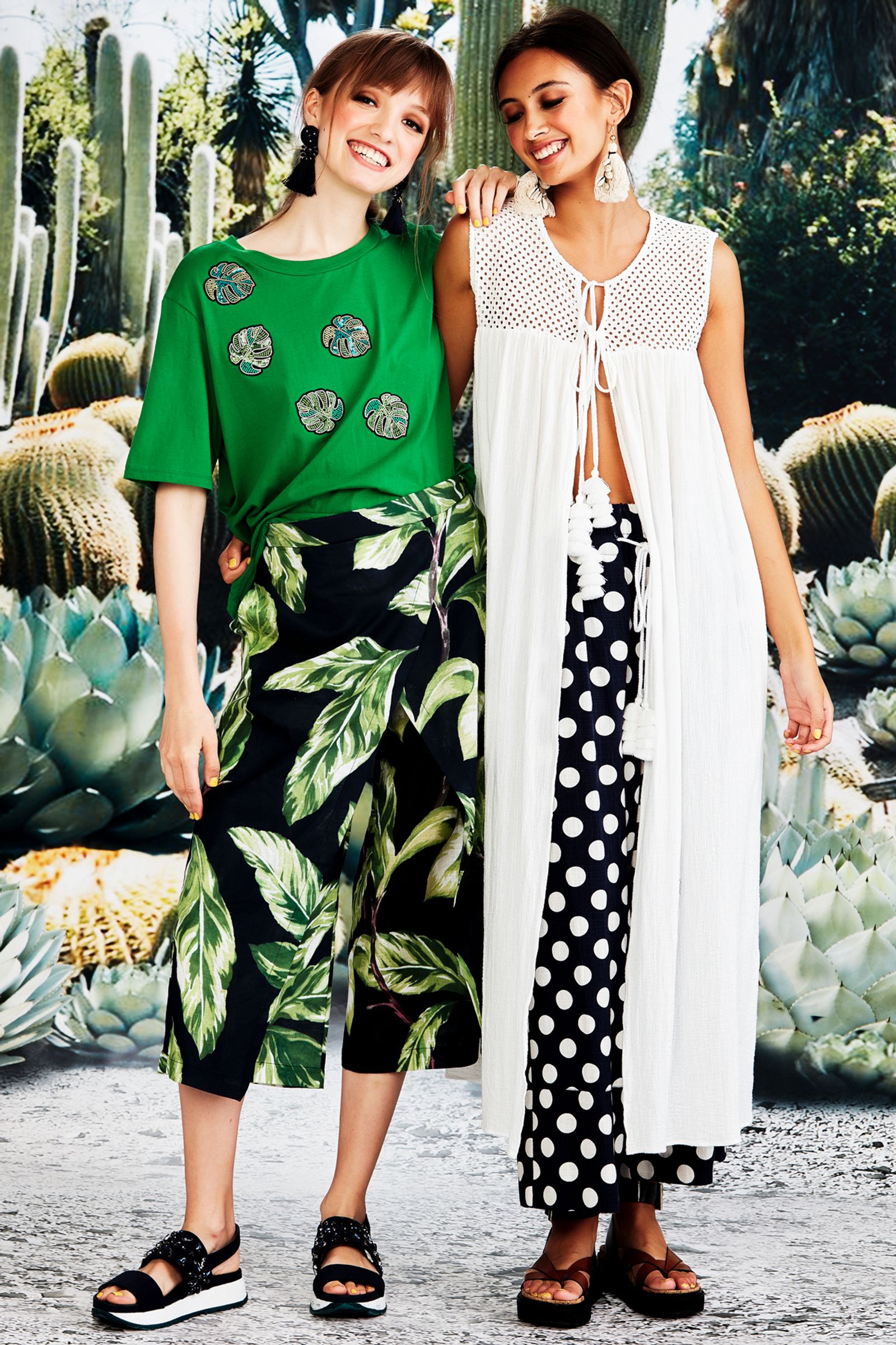 HOT SUMMER T-SHIRT
								, 			VACATION VAMP KIMONO