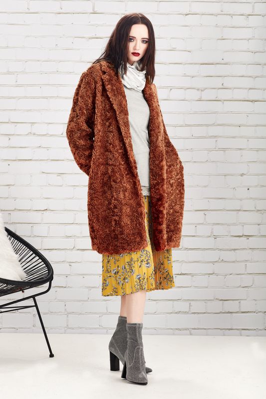 DON'T FURRY BABY COAT
								, 			DON'T FIX KNIT TOP
								, 			PICK A FLORAL SKIRT