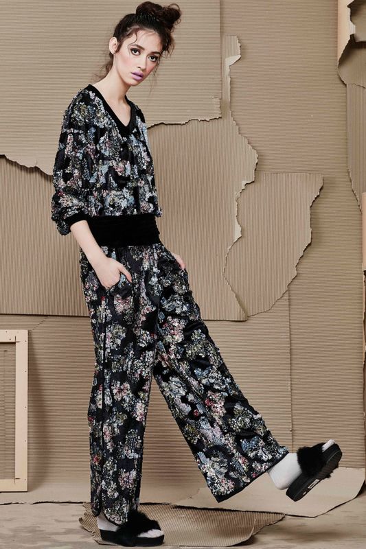 SHAKE A LEG PANT
								, 			FLASHDANCE FEELS TOP