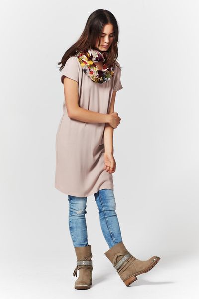 DAWN TILL DUSK 'DRESS YOUR LUCK' DRESS
								, 			JEANIE IN A BOTTLE 'JAIL HOUSE BLUES' JEANS