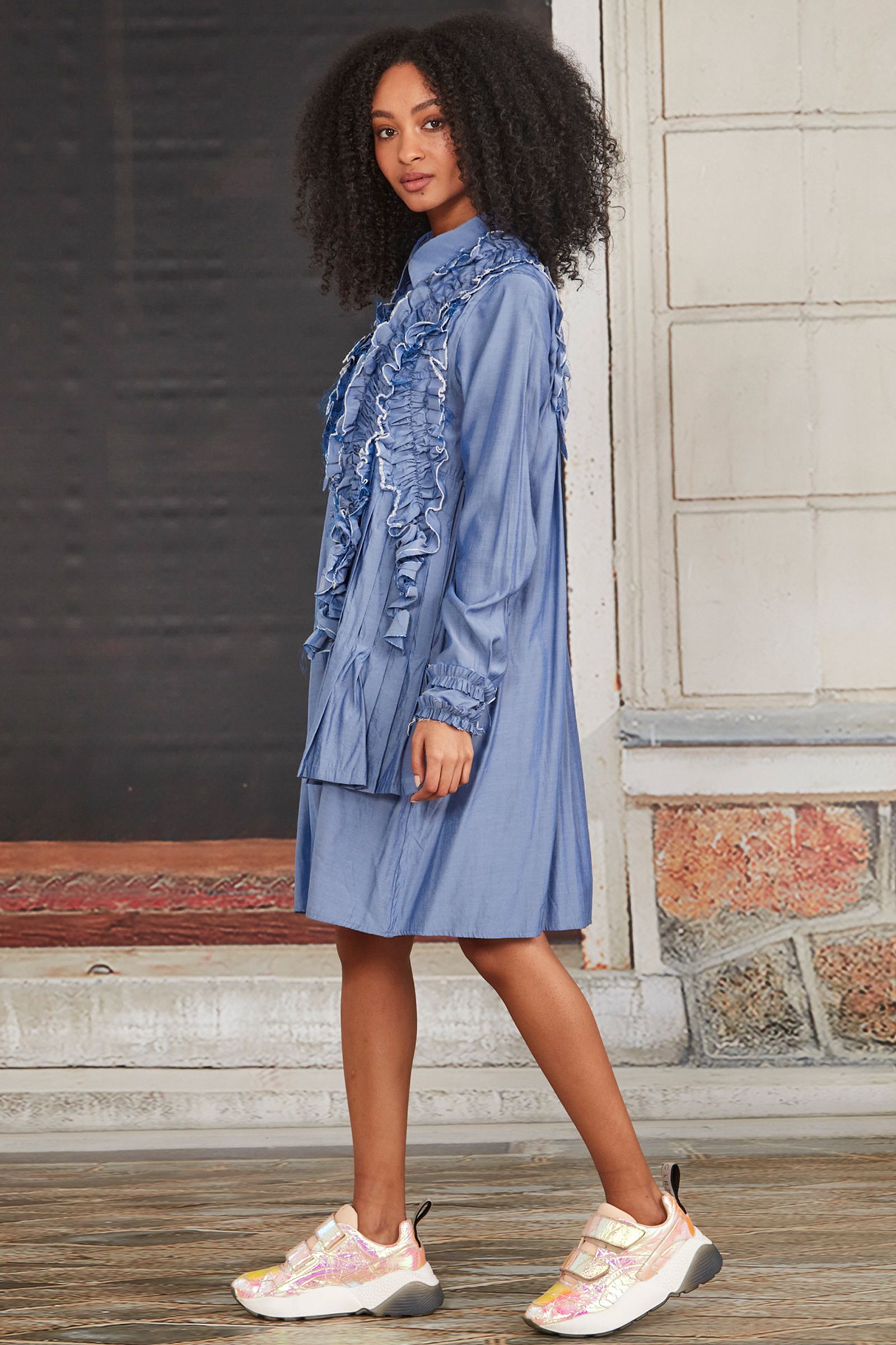 A HUFF AND A RUFFLE SHIRT