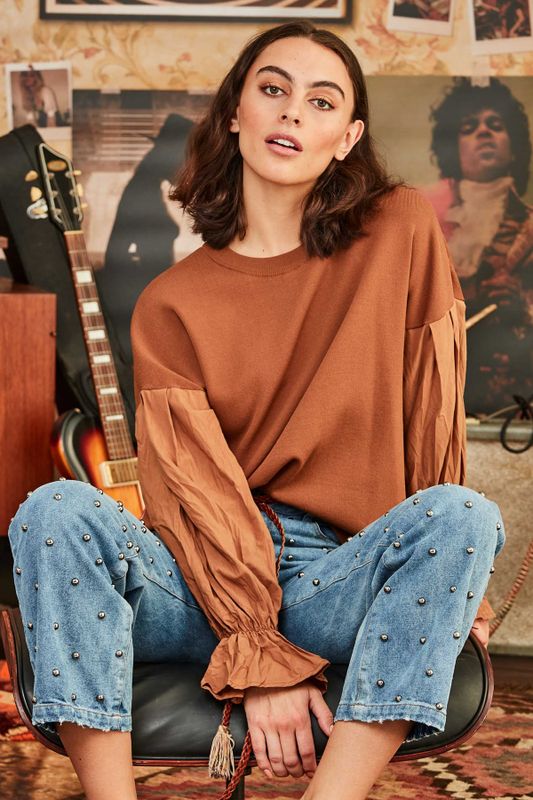 MATCH POINT JERSEY
								, 			STAR STUDDED JEANS