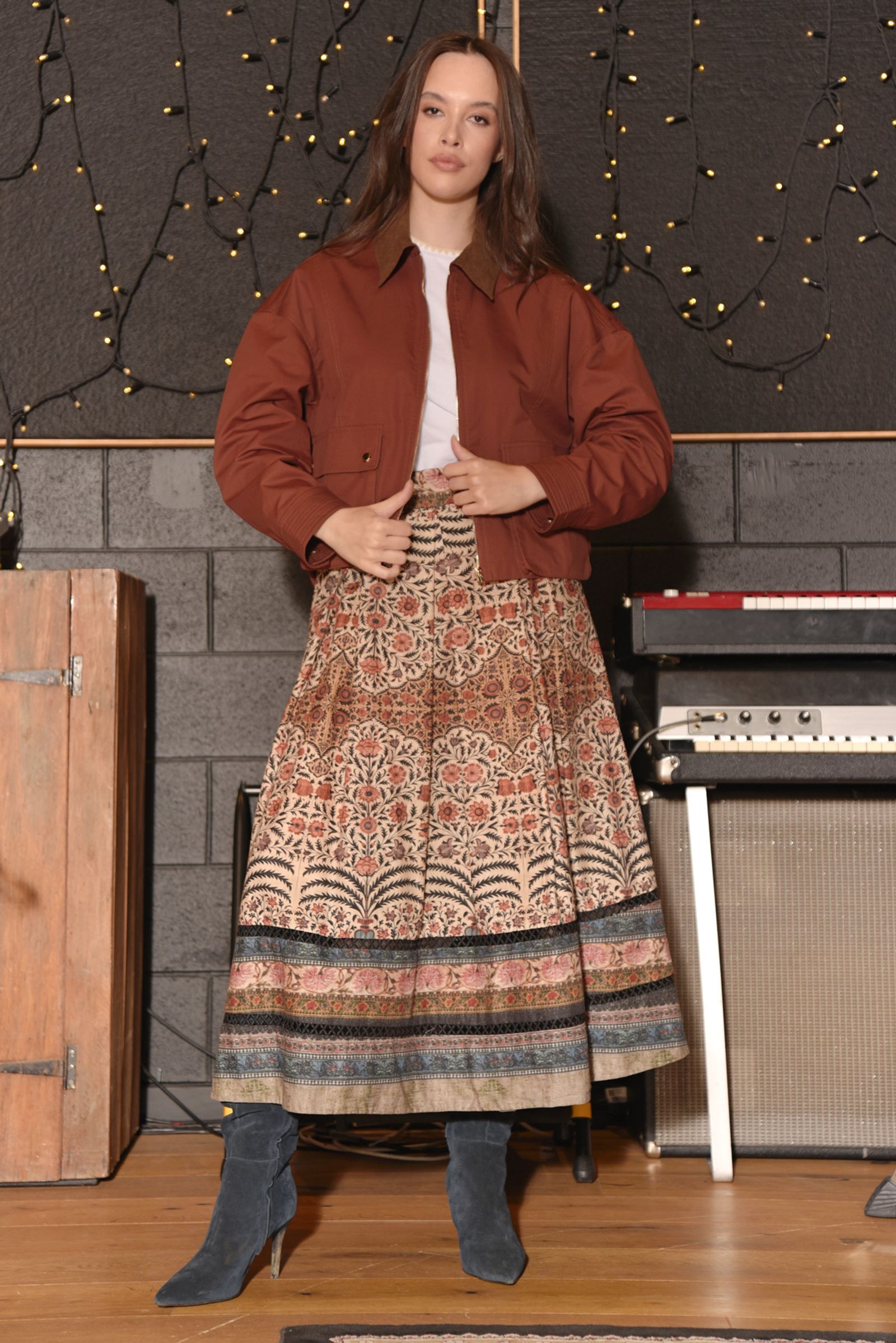 COLLAR MY WORLD JACKET
								, 			SKIRT OF PARADISE SKIRT