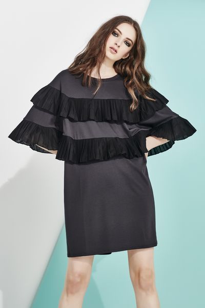 									A WAVE OF PLEATS DRESS
			