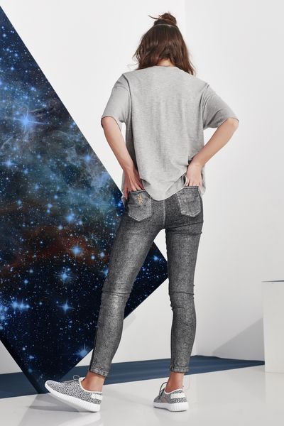 SHINING STAR T SHIRT
								, 			BEHIND THE JEANS JEANS