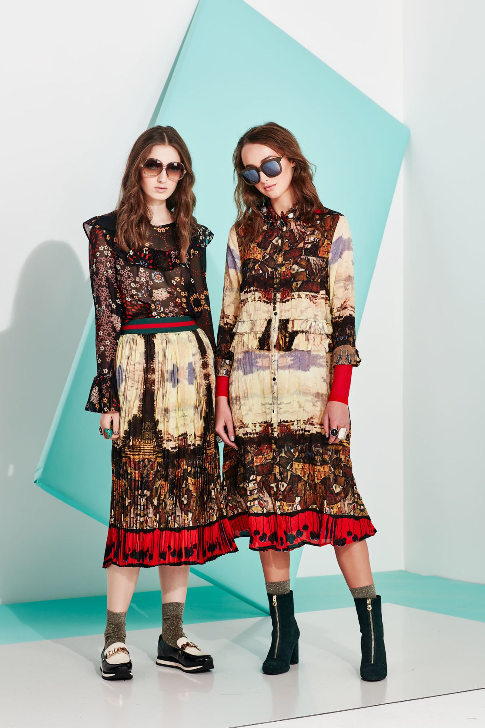 									JUST FOR THE FRILLS TOP
								, 			ALL YOU CAN PLEAT SKIRT
								, 			MORNING DAWN DRESS
			