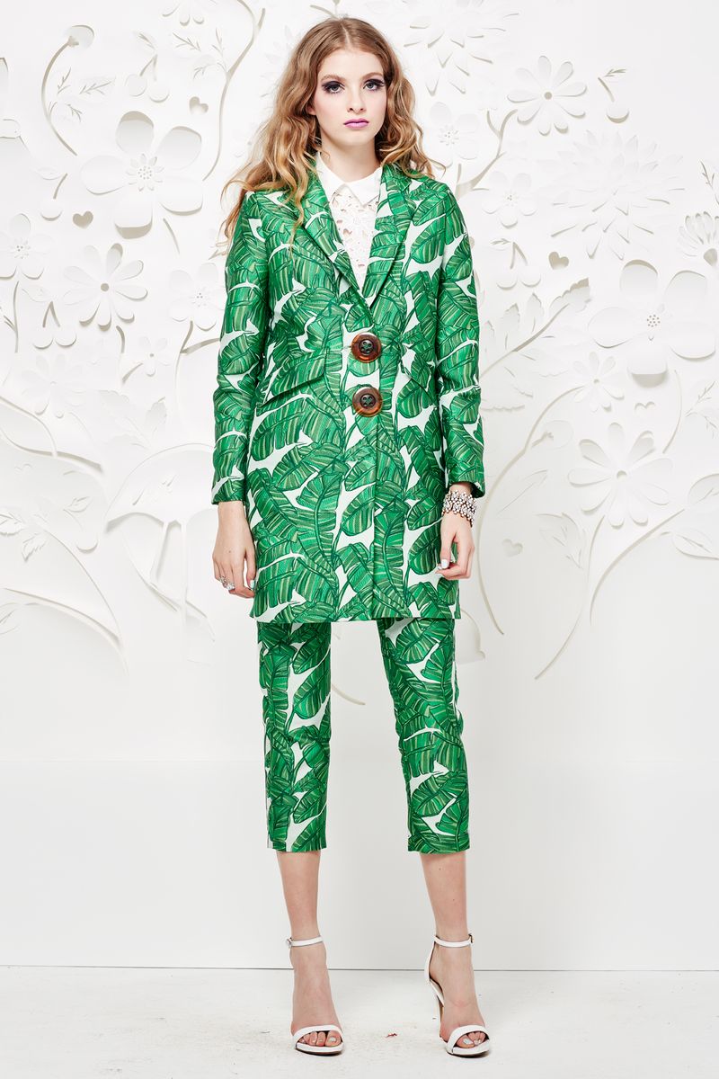 FRILL-LIFE COAT
								, 			FLARE KISS TOP
								, 			WALK OF ART PANT